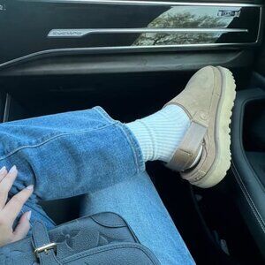 UGG Goldenstar Clog in Moss Green Size US 9.5